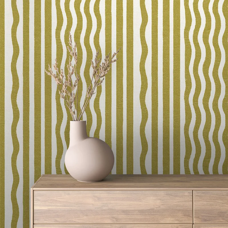STRIPED 0045 ambientado en una pared