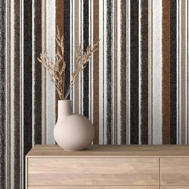 STRIPED 0044 ambientado en una pared
